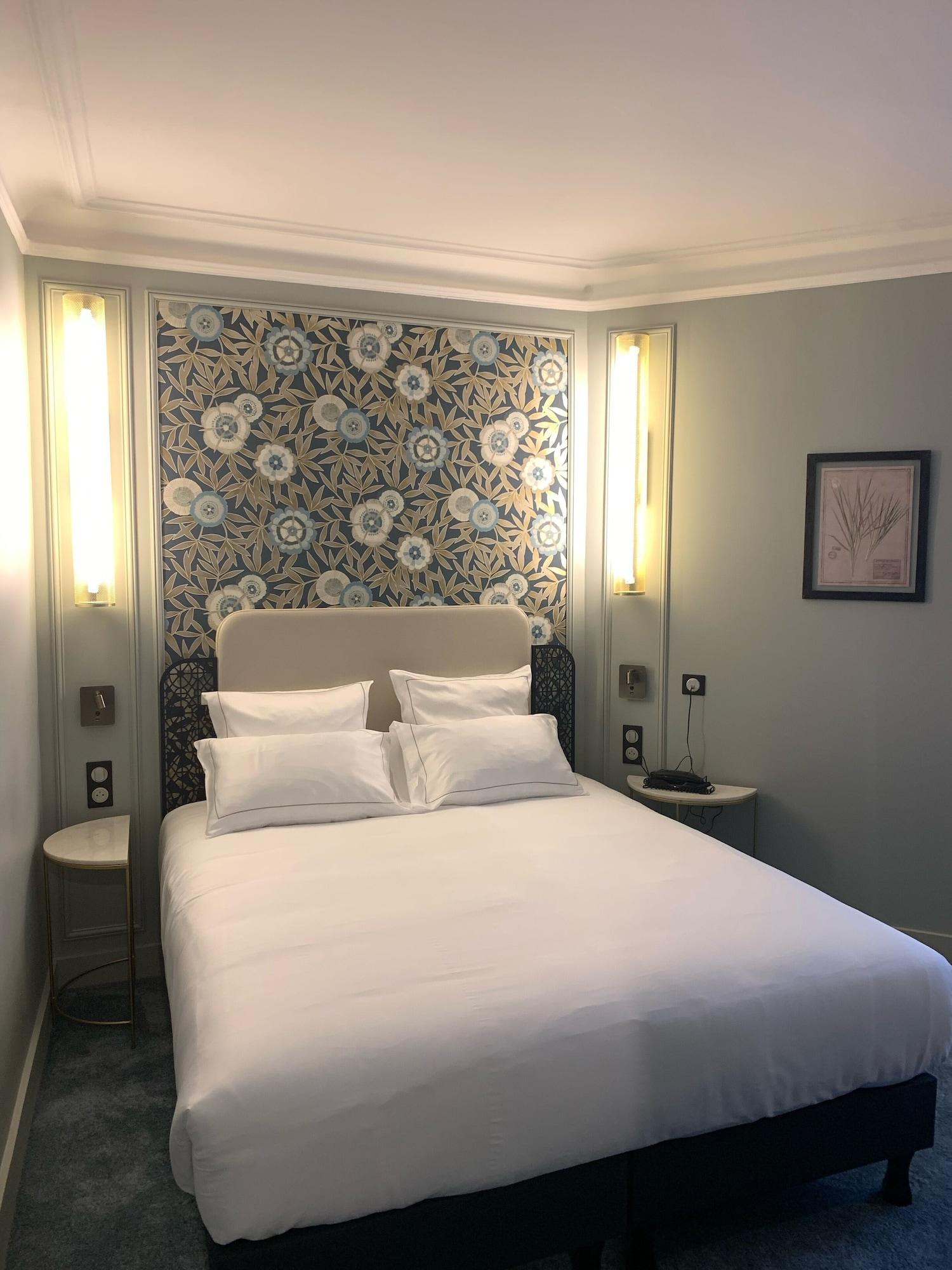 Elsa, Hotel Parijs