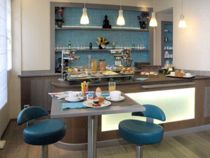Elsa, Hotel Parijs